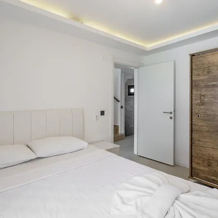 Luxury Ada Marin